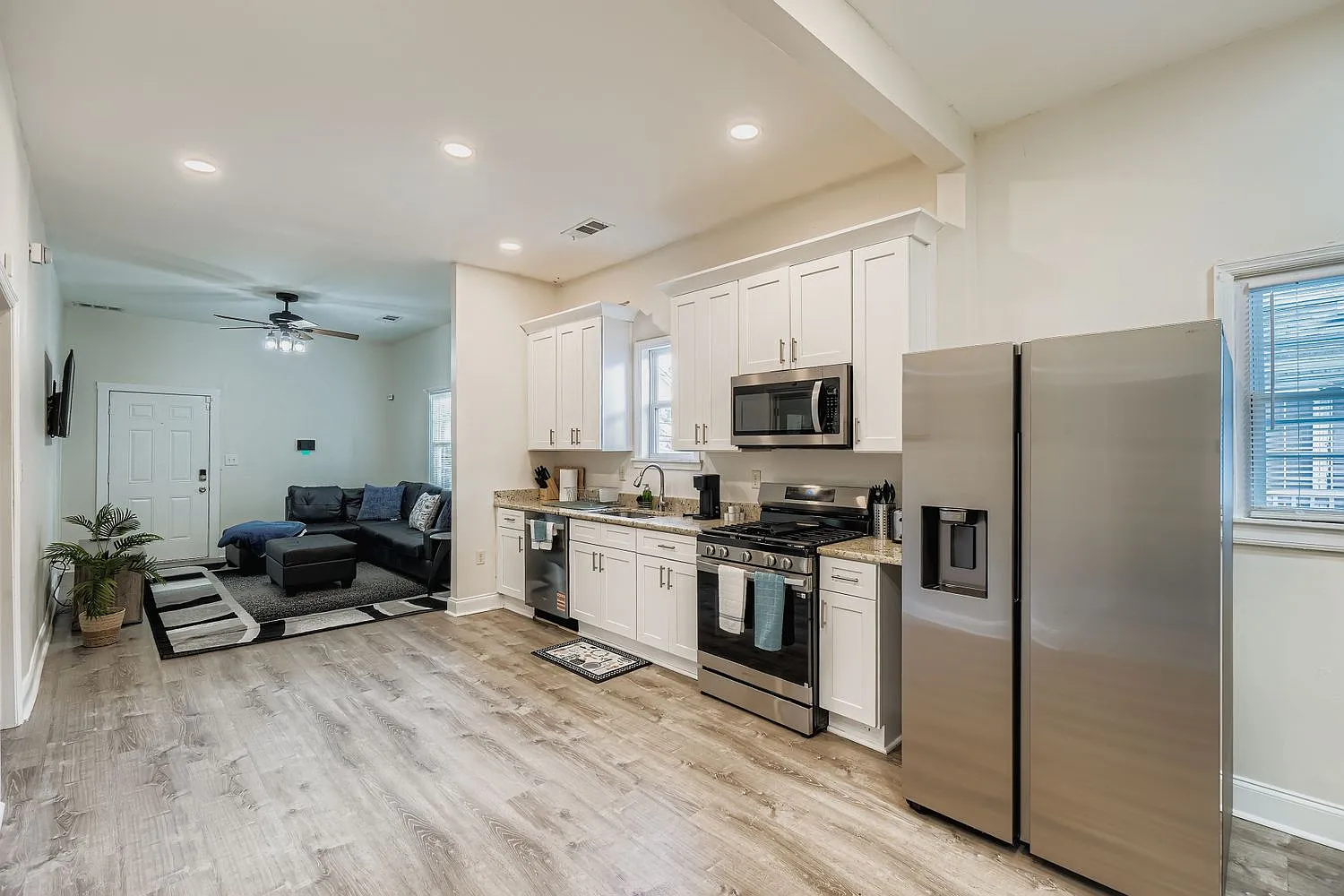 3 bed, 1134 sqft, $3,600 — Photo 3