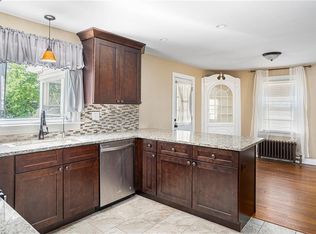 7 Bradford Rd, Cranston, RI 02910