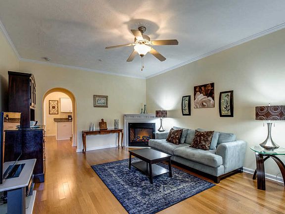4th image of 809 Spence Enclave Ln