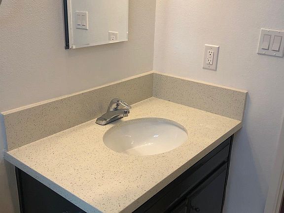 4th image of 4378 38th St