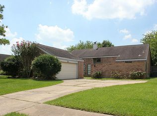 206 Kings Ct, Stafford, TX 77477