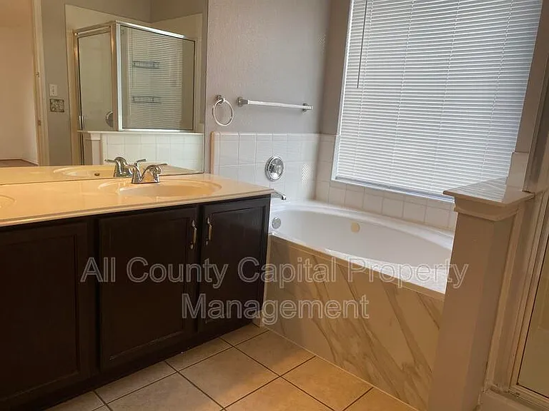 15004 Antique Finish Dr #15004 — Photo 9