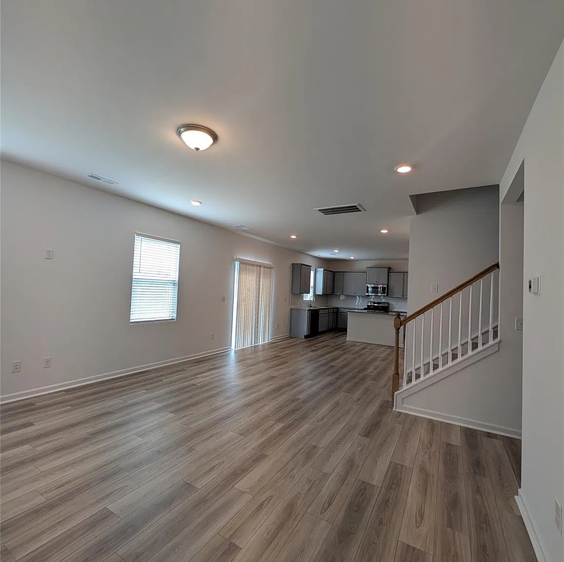 5 bed, 2.5 bath, 2655 sqft, $2,850 — Photo 2