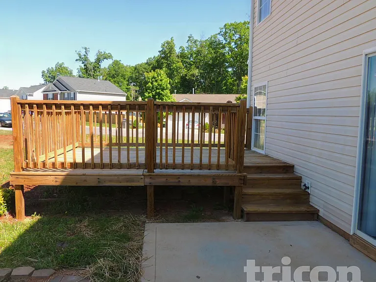 917 Redford Ln — Photo 12