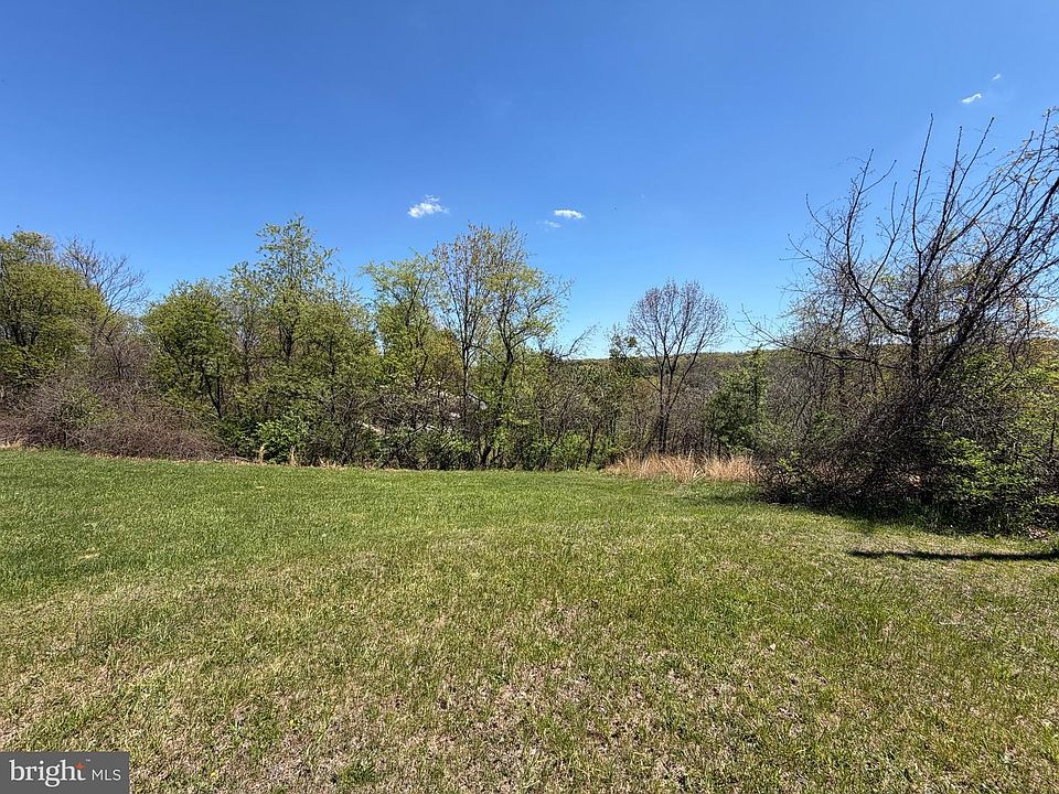 1st image of 890 Red Oak Cv