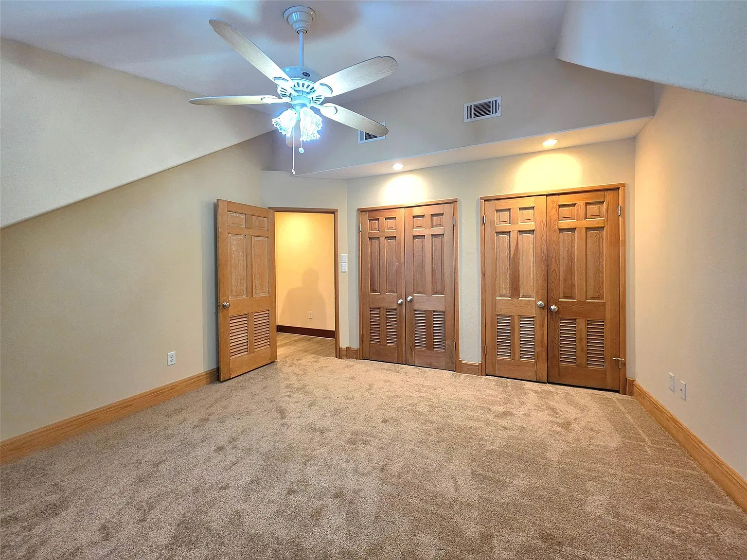 2 bed, 1.0 bath, 953 sqft, $1,950 — Photo 4