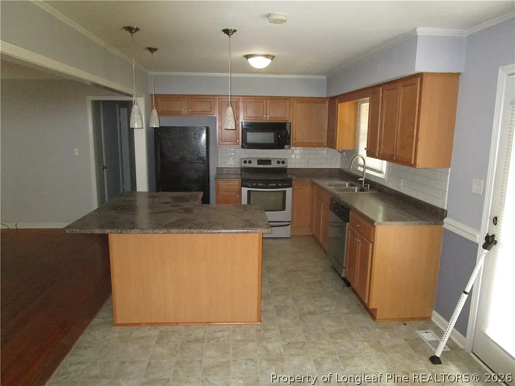 3 bed, 2.0 bath, 1263 sqft, $1,600 — Photo 2