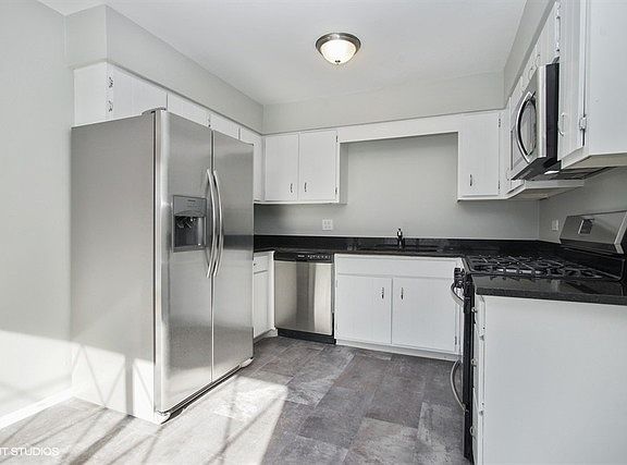 3rd image of 2103 N Williamsburg Dr
