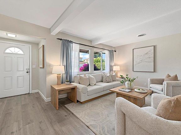 5th image of 20805 Greenleaf Dr