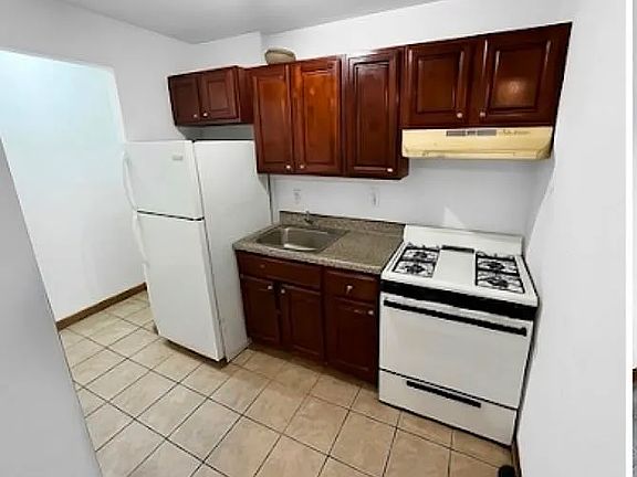 4th image of 1344 Southern Blvd #2G