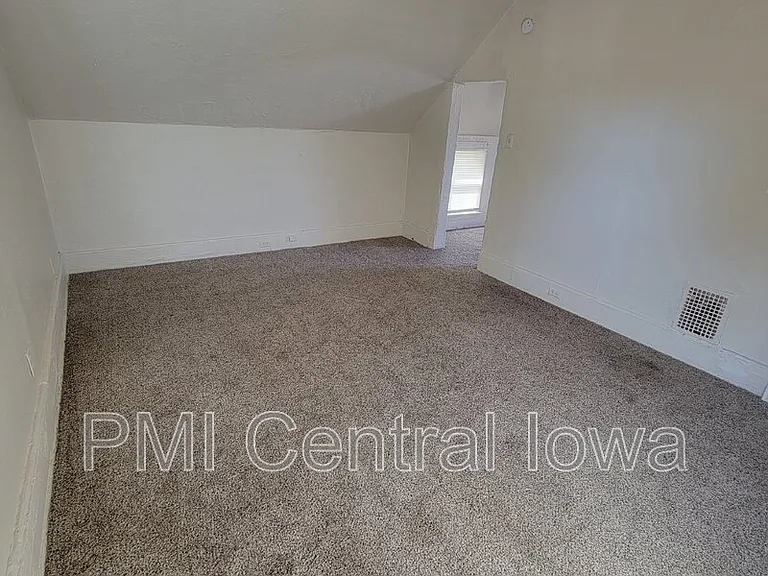 2220 E Walnut St #3 — Photo 3