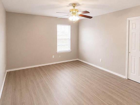 4th image of 210 Lucky Clover Ln