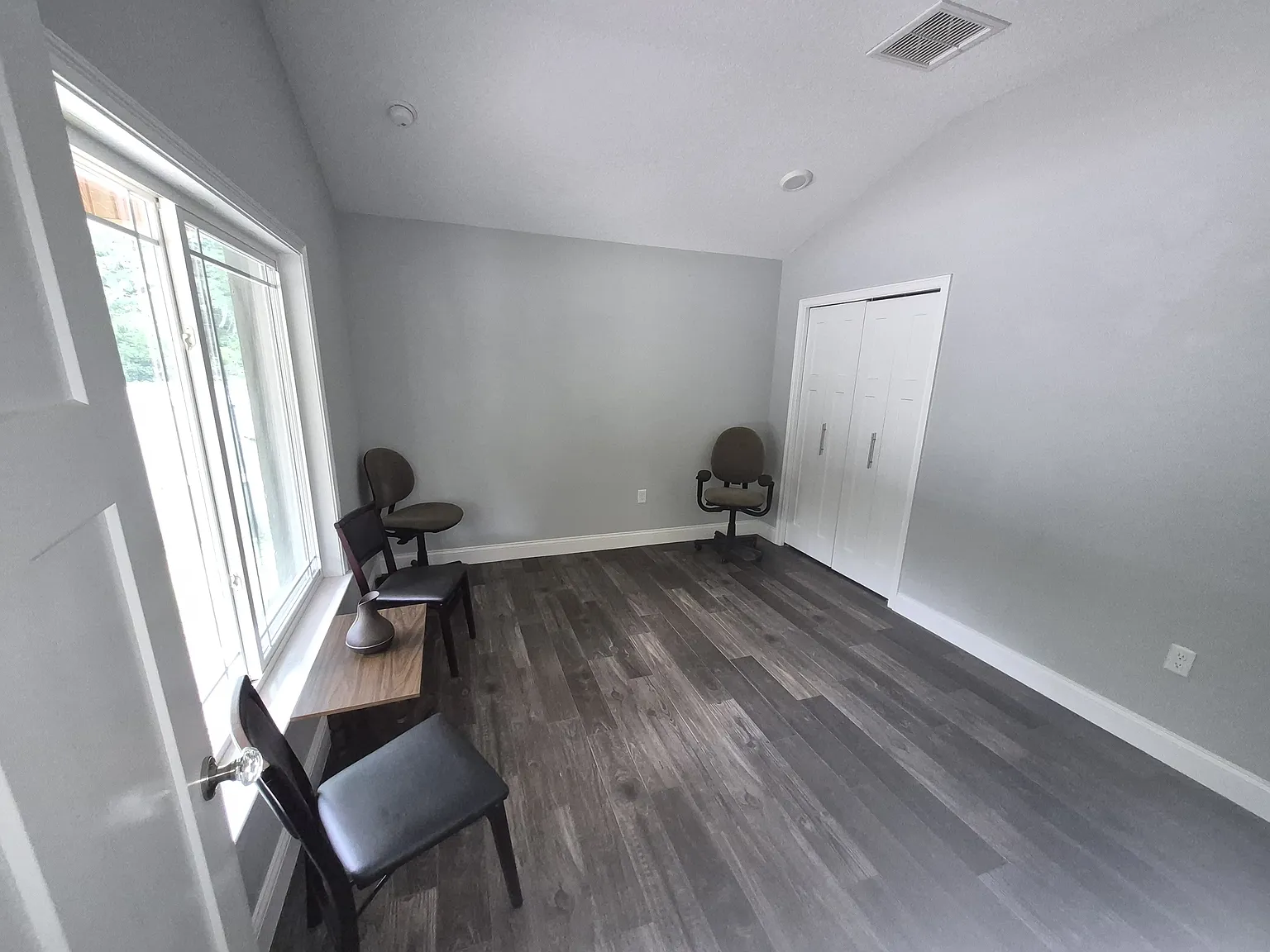 3 bed, 1428 sqft, $1,698 — Photo 3