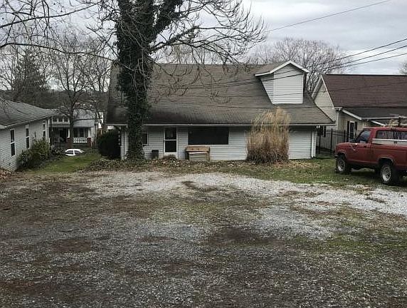2nd image of 423 Poplar 1/2/3