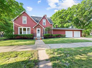 231 N 1st St, Lindsborg, KS 67456