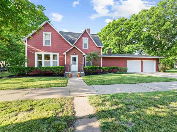 231 N 1st St, Lindsborg, KS 67456