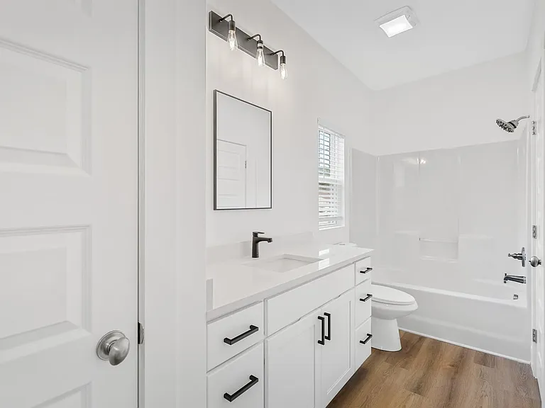 530 Raymond St — Photo 14