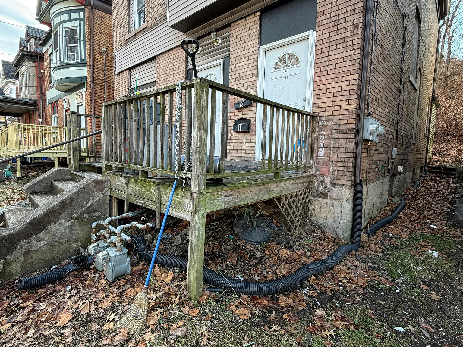 5 bed, $1,695 — Photo 2