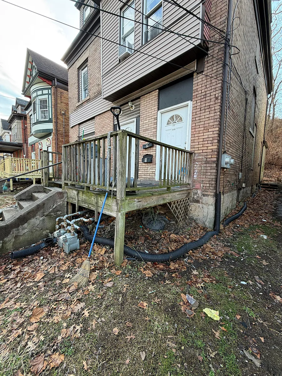 Building Photo - 753 Chislett St #2