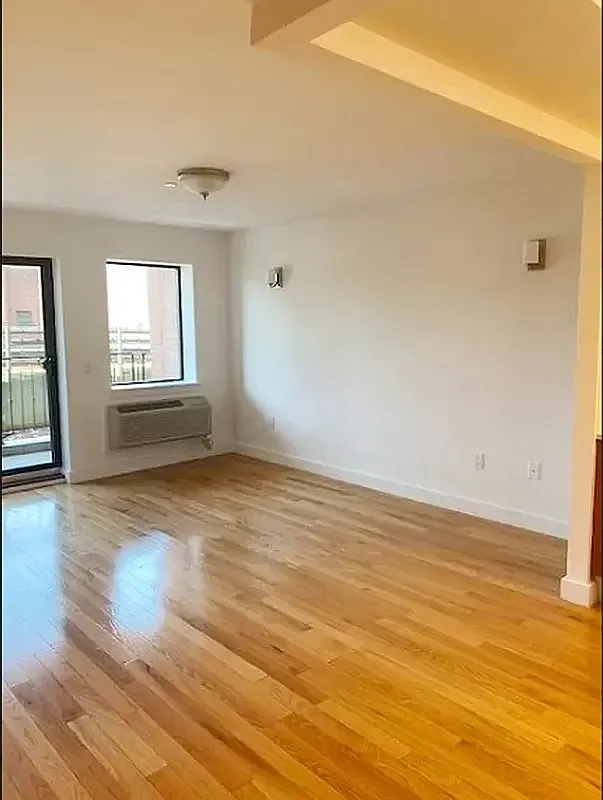 Building Photo - 31-35 31st St #306