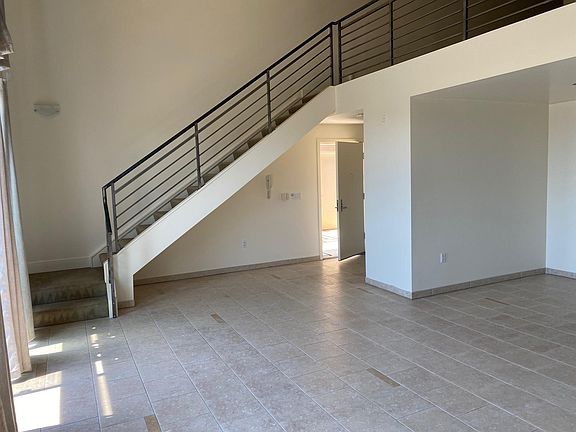 5th image of 2121 26th St Unit 101