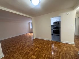 8701 Midland Pkwy, Jamaica, NY