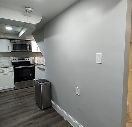 4th image of 2105 Woodberry St