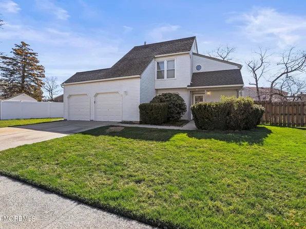 26 Plymouth Drive, Howell, NJ 07731