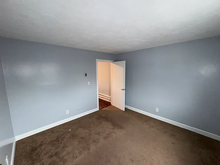 Bedroom (angle 1)