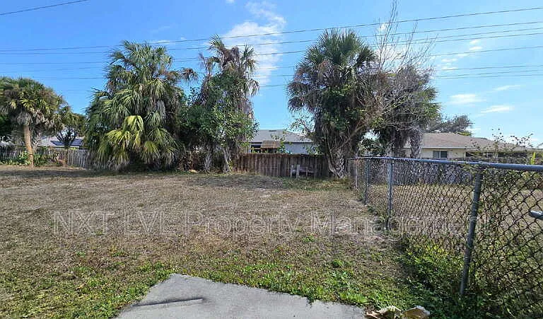 303 NE 24th Ave — Photo 14