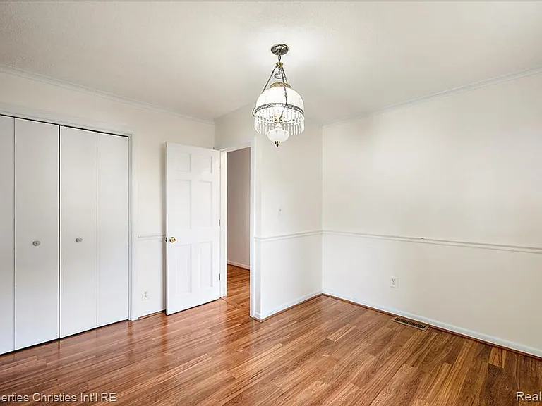 735 Novi St — Photo 24