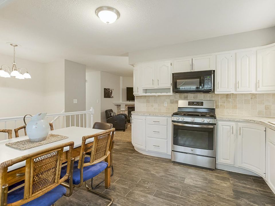 1st image of 604 NE Ash St #18106513
