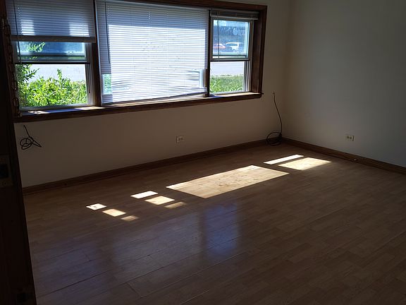 3rd image of 4501 Prescott Ave