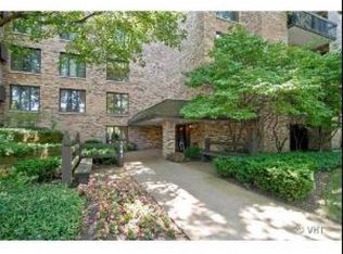 3741 Mission Hills Rd APT 101, Northbrook, IL 60062