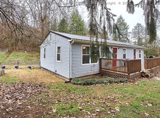 104 Woodland Dr, Nitro, WV 25143
