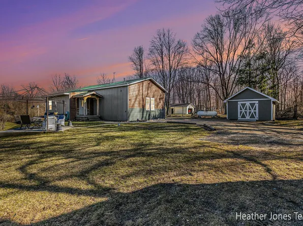 10213 S Berridge Rd, Greenville, MI 48838