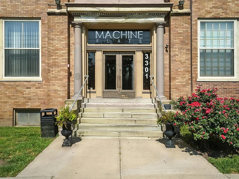 Machine Flats — Photo 1