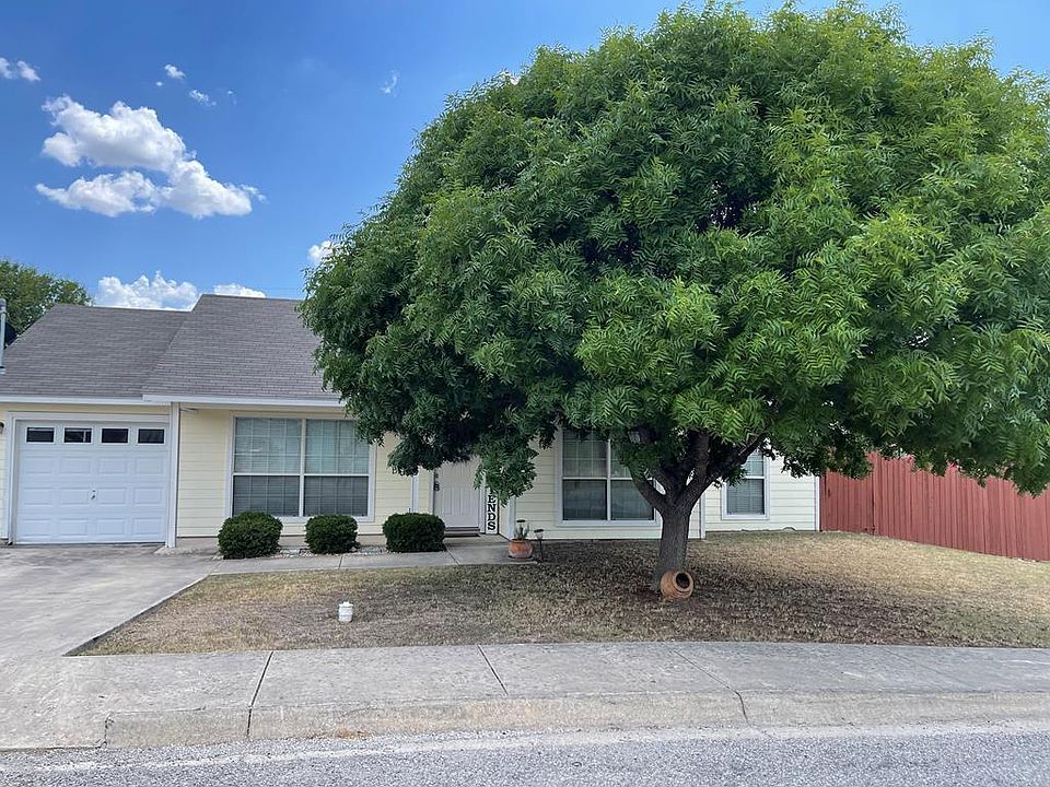 1st image of 100 Amelia Ct