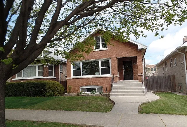 5046 W Fletcher St photo 1