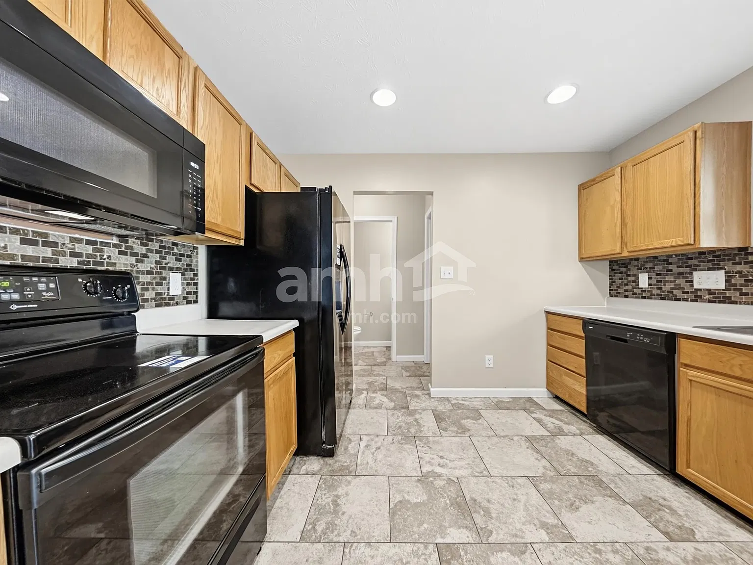 4 bed, 2.5 bath, 1944 sqft, $2,565 — Photo 3