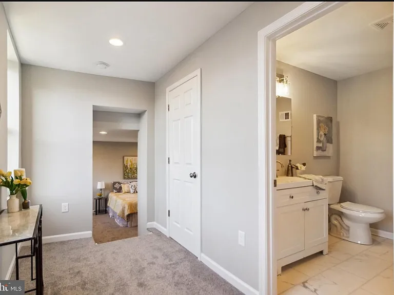1626 Elkins Ln — Photo 4