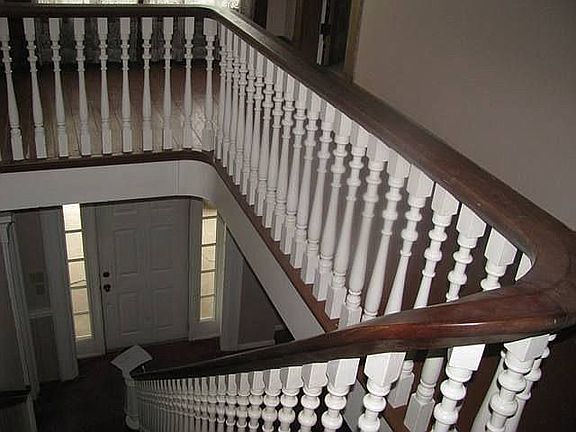 Staircase & Upstairs Hall