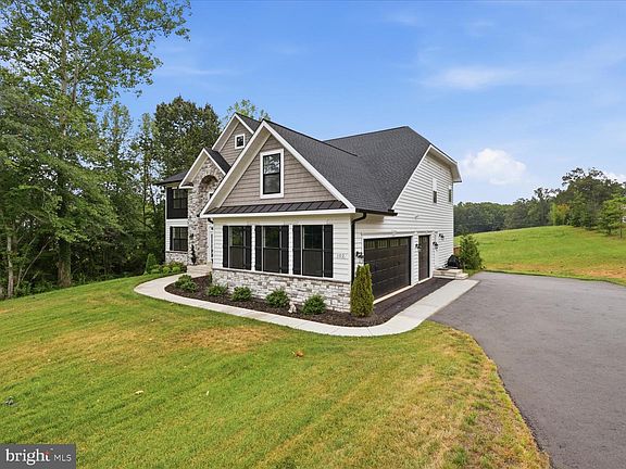 4th image of 102 Dolittle Farm Rd