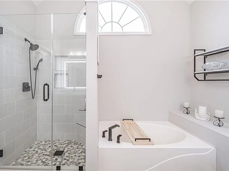 3913 Lost Oak Dr — Photo 13