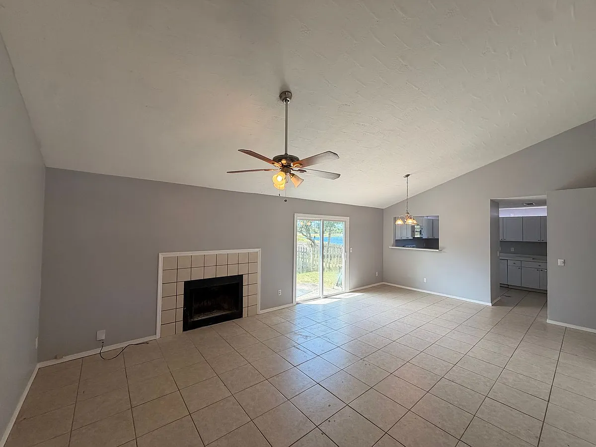 Building Photo - 1125 Southwinds Dr