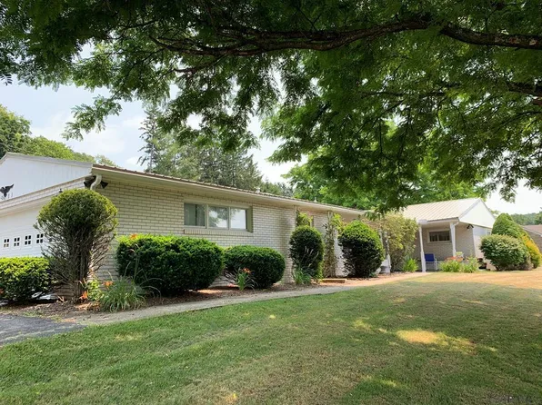 2803 Somerset Ave, Windber, PA 15963