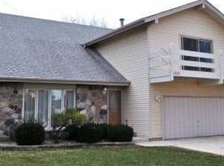 1200 N Scarlet Ct, Addison, IL 60101