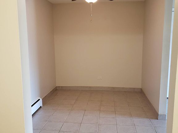 5th image of 3 Hawthorne Ln #208