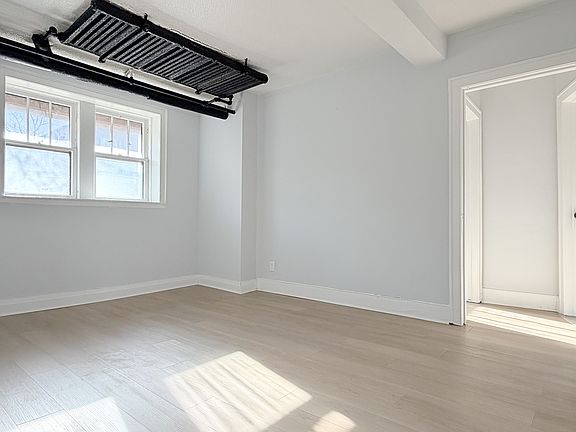 4th image of 36 Hanna St W Unit 14