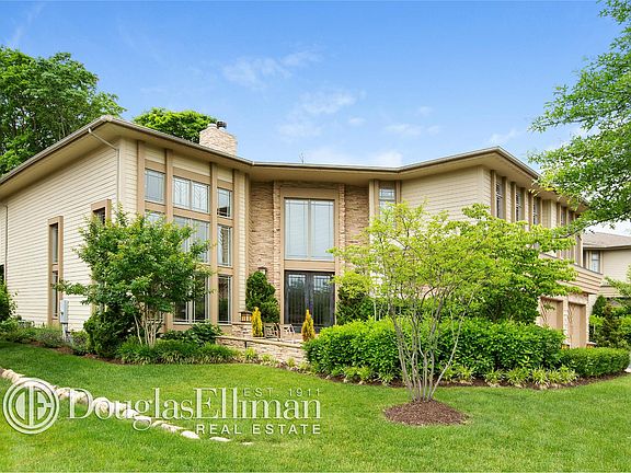 2nd image of 9 Olde Hamlet Dr